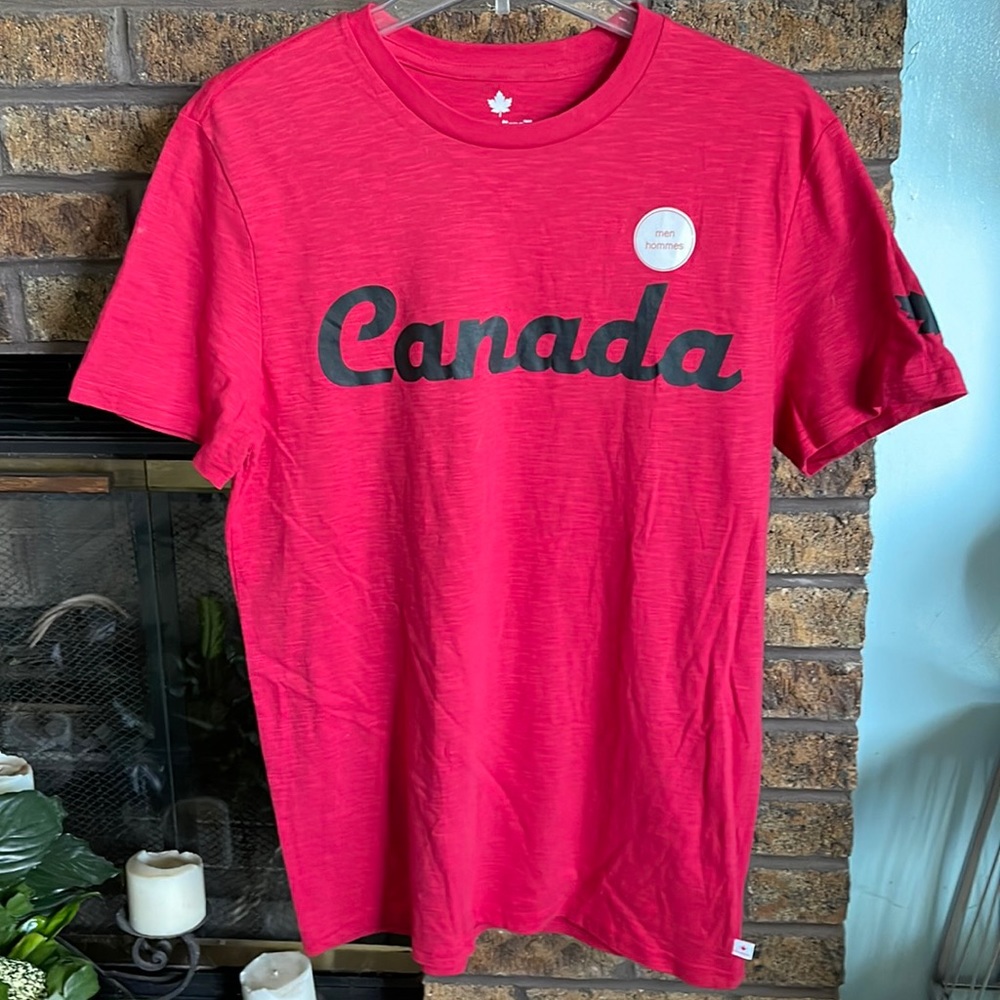 NWOT Canadiana red Canada tshirt